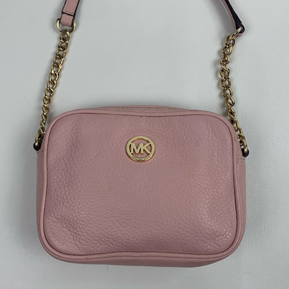Michael Kors MK Pink leather Crossbody Bag Gold Chain Strap Zip close Pockets